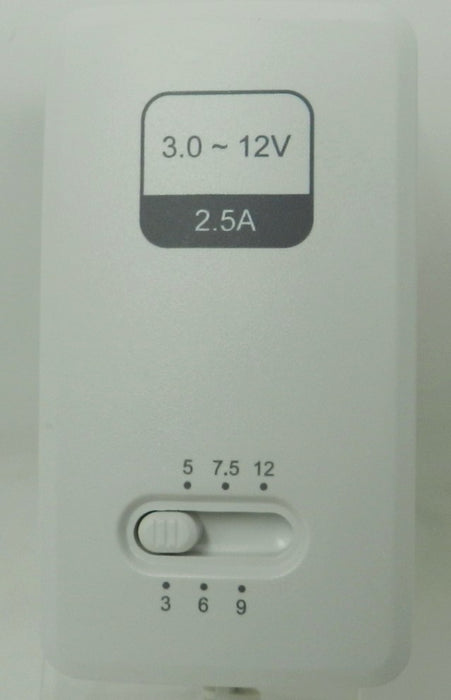 Adaptador universal de corriente AC a DC 2,5 A - ELI-2500 - MaxiTec